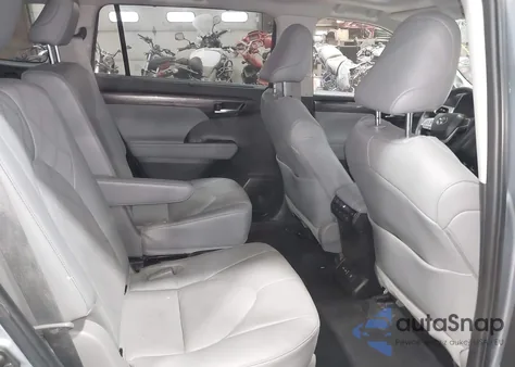 2023 Toyota Highlander Platinum z USA, uszkodzony, nr VIN 5TDKDRBH9PS527062